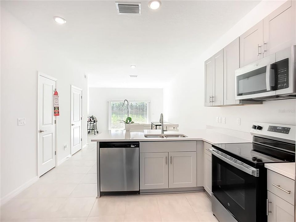 For Rent: $2,100 (2 beds, 2 baths, 1187 Square Feet)