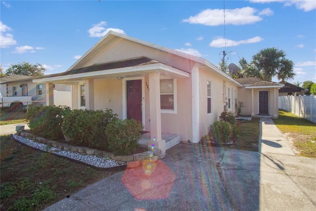 For Rent: $1,595 (3 beds, 2 baths, 1307 Square Feet)