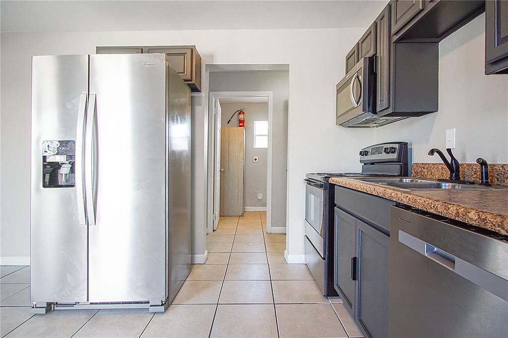 For Rent: $1,595 (3 beds, 2 baths, 1307 Square Feet)