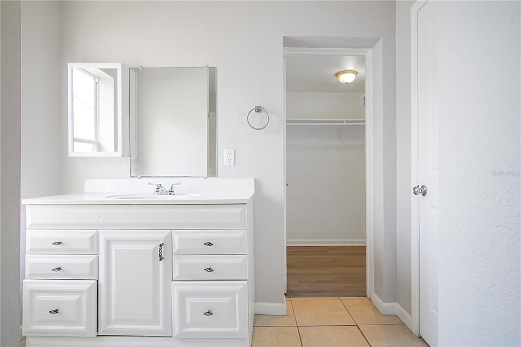 For Rent: $1,595 (3 beds, 2 baths, 1307 Square Feet)