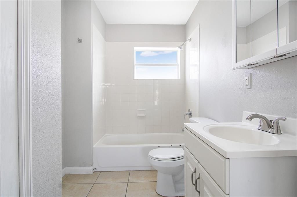 For Rent: $1,595 (3 beds, 2 baths, 1307 Square Feet)