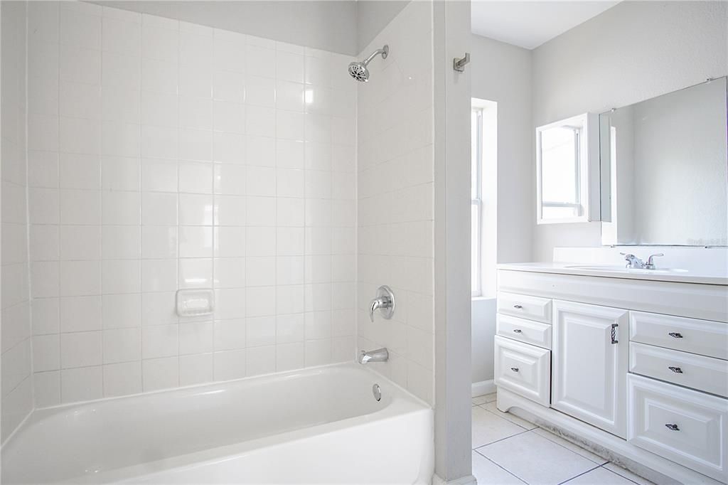 For Rent: $1,595 (3 beds, 2 baths, 1307 Square Feet)