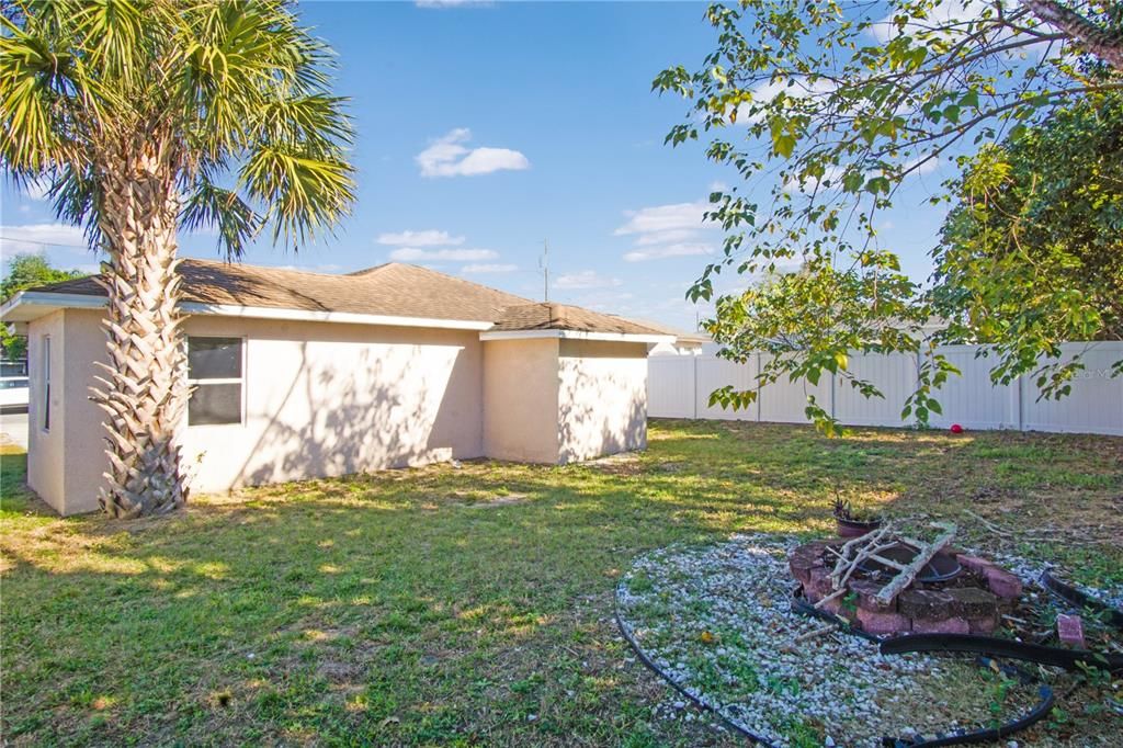 For Rent: $1,595 (3 beds, 2 baths, 1307 Square Feet)