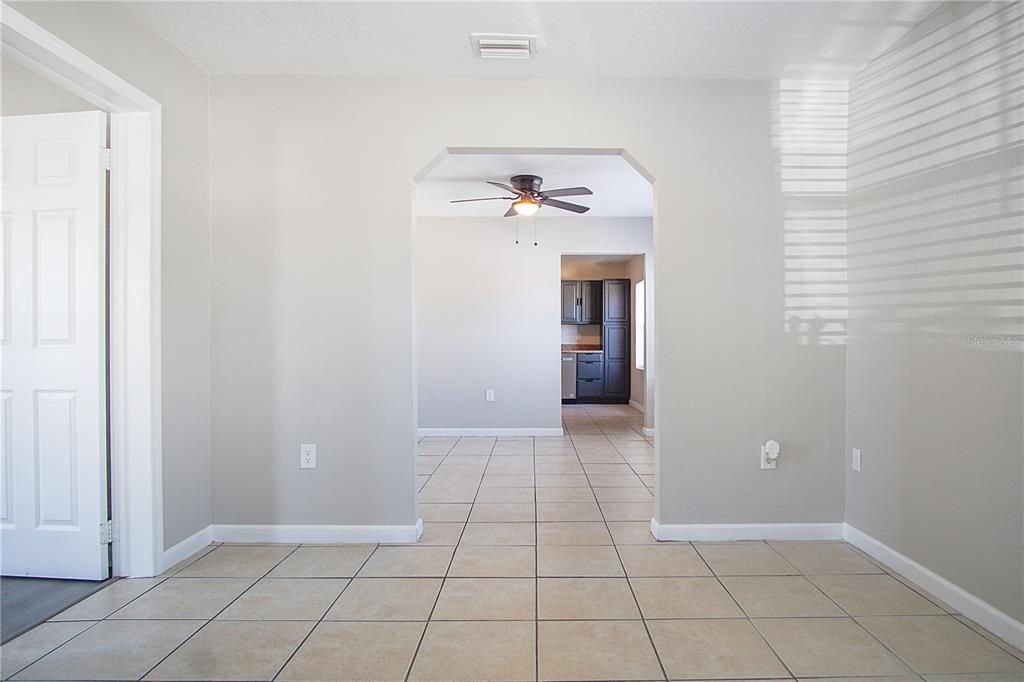 For Rent: $1,595 (3 beds, 2 baths, 1307 Square Feet)