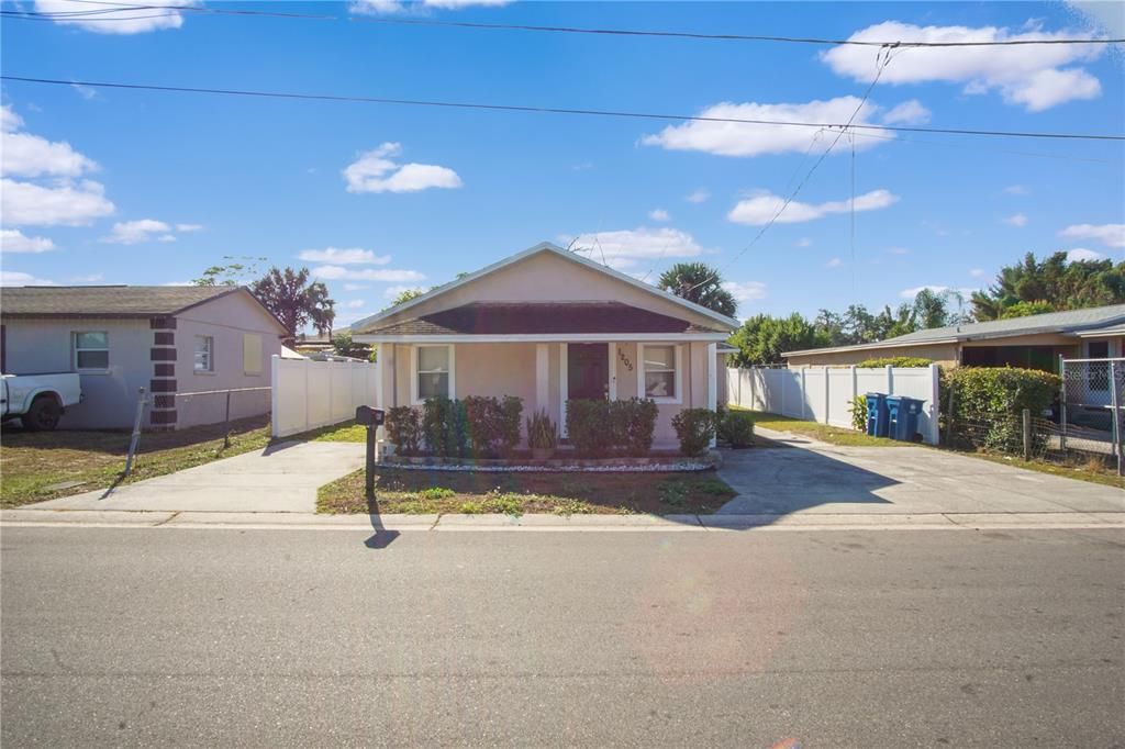 For Rent: $1,595 (3 beds, 2 baths, 1307 Square Feet)