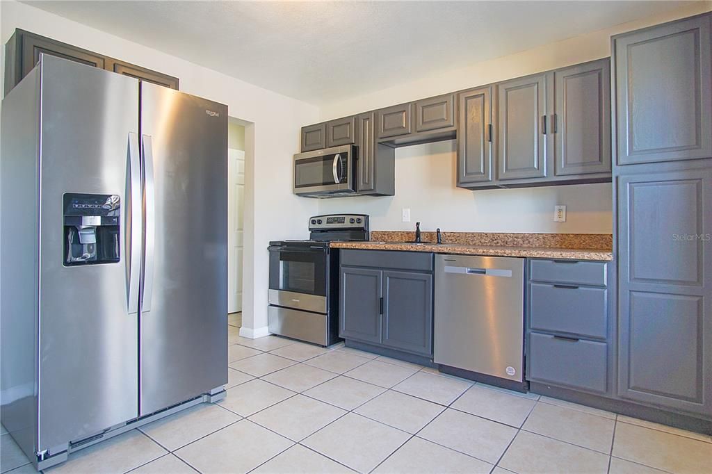 For Rent: $1,595 (3 beds, 2 baths, 1307 Square Feet)