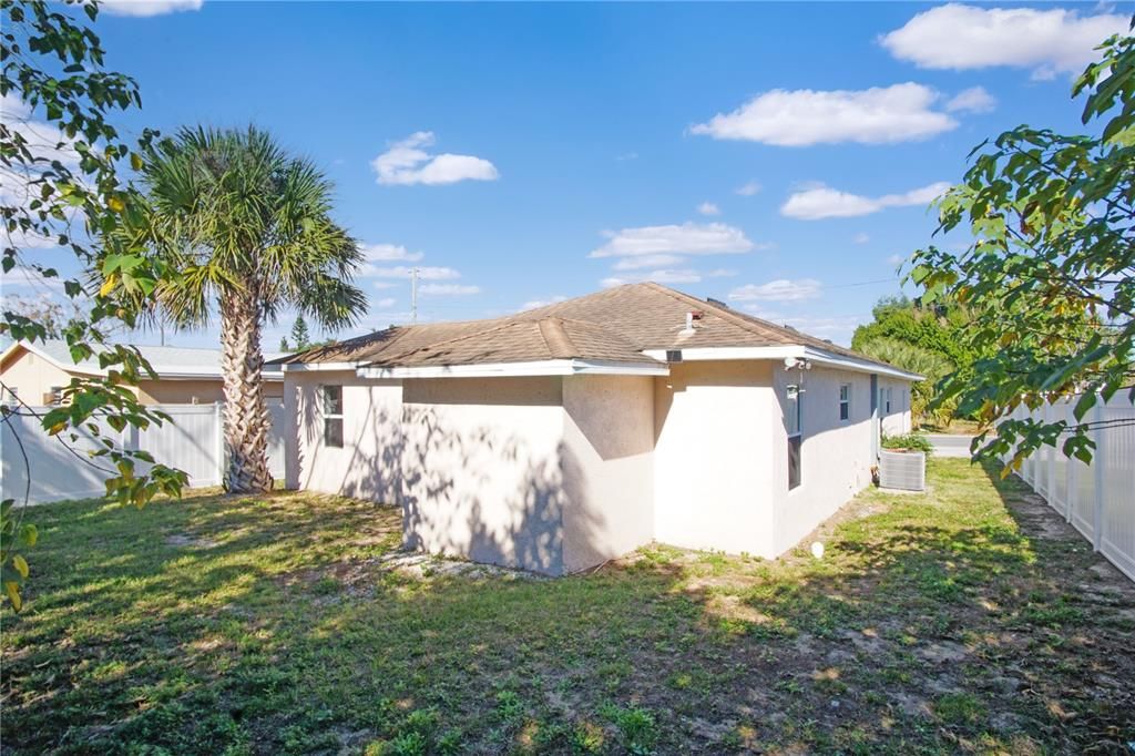 For Rent: $1,595 (3 beds, 2 baths, 1307 Square Feet)