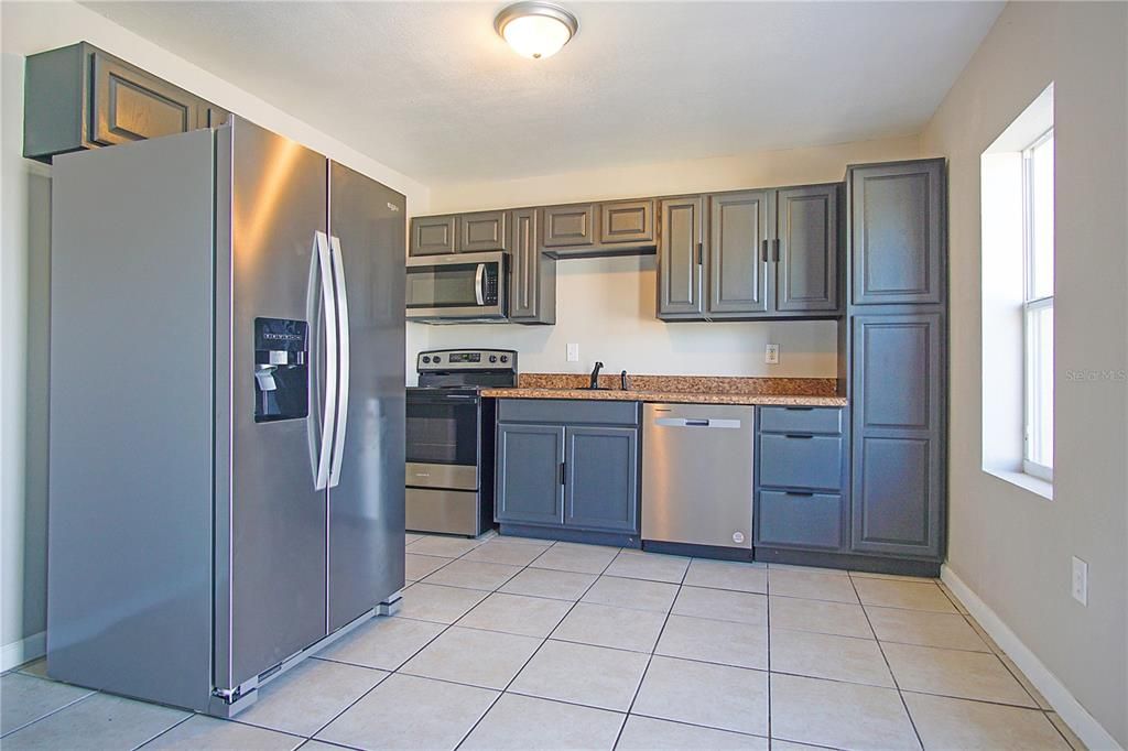 For Rent: $1,595 (3 beds, 2 baths, 1307 Square Feet)
