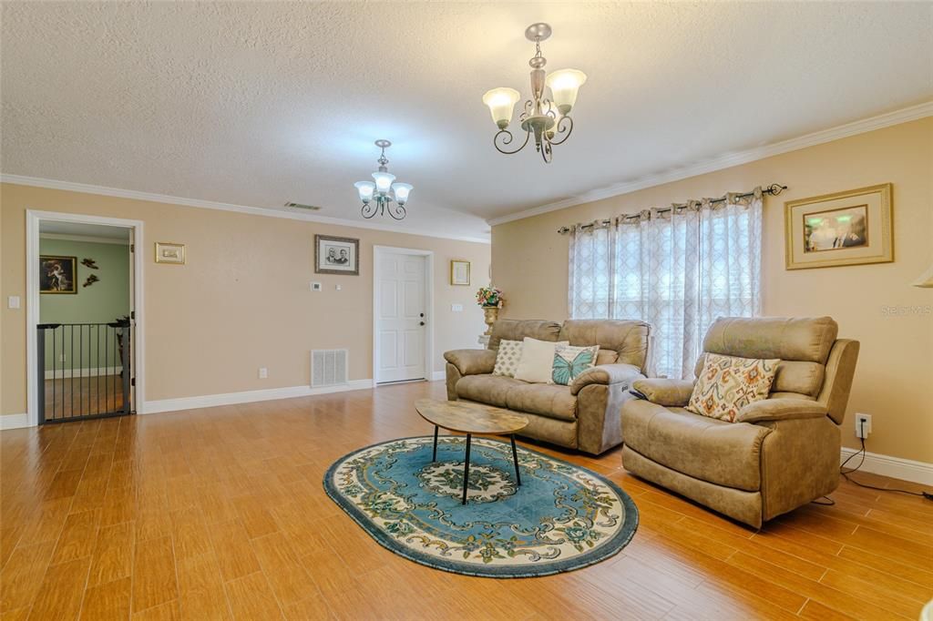 На продажу: $419,000 (3 спален, 2 ванн, 1594 Квадратных фут)