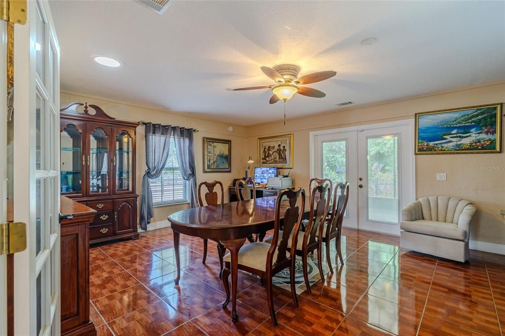 На продажу: $419,000 (3 спален, 2 ванн, 1594 Квадратных фут)