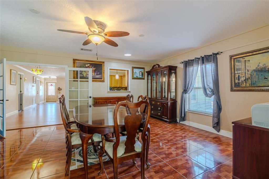 На продажу: $419,000 (3 спален, 2 ванн, 1594 Квадратных фут)