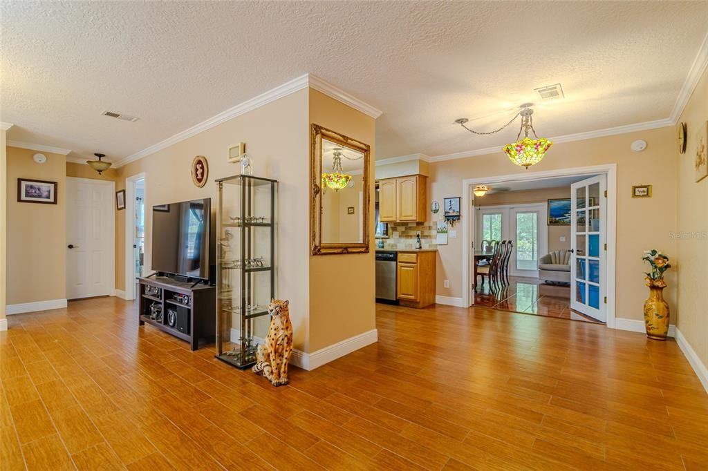 На продажу: $419,000 (3 спален, 2 ванн, 1594 Квадратных фут)