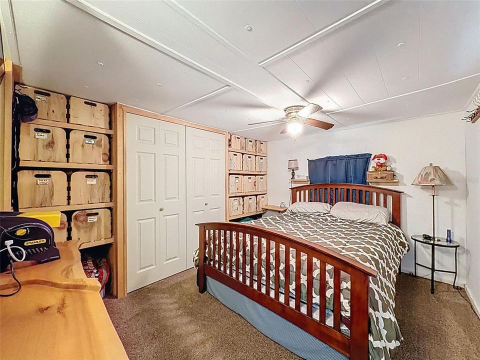 For Sale: $129,900 (2 beds, 1 baths, 960 Square Feet)