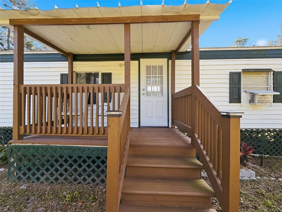 For Sale: $129,900 (2 beds, 1 baths, 960 Square Feet)