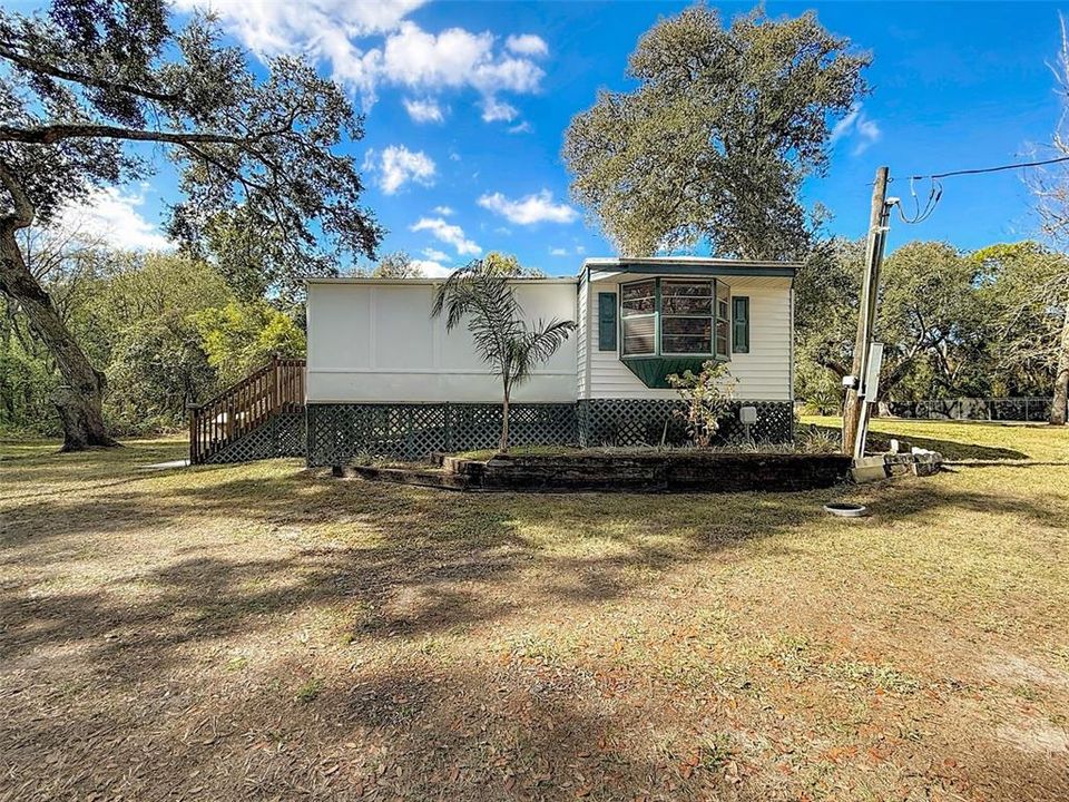 For Sale: $129,900 (2 beds, 1 baths, 960 Square Feet)