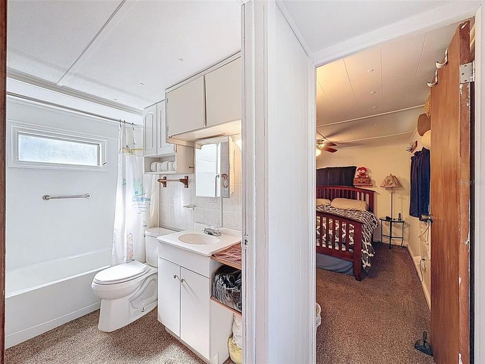 For Sale: $129,900 (2 beds, 1 baths, 960 Square Feet)