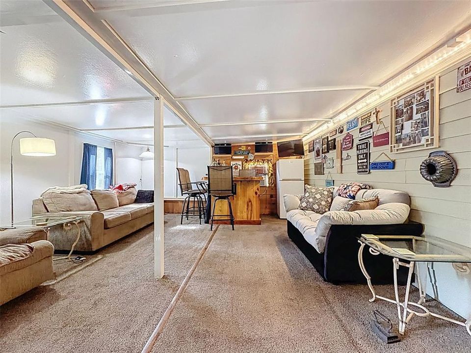 For Sale: $129,900 (2 beds, 1 baths, 960 Square Feet)