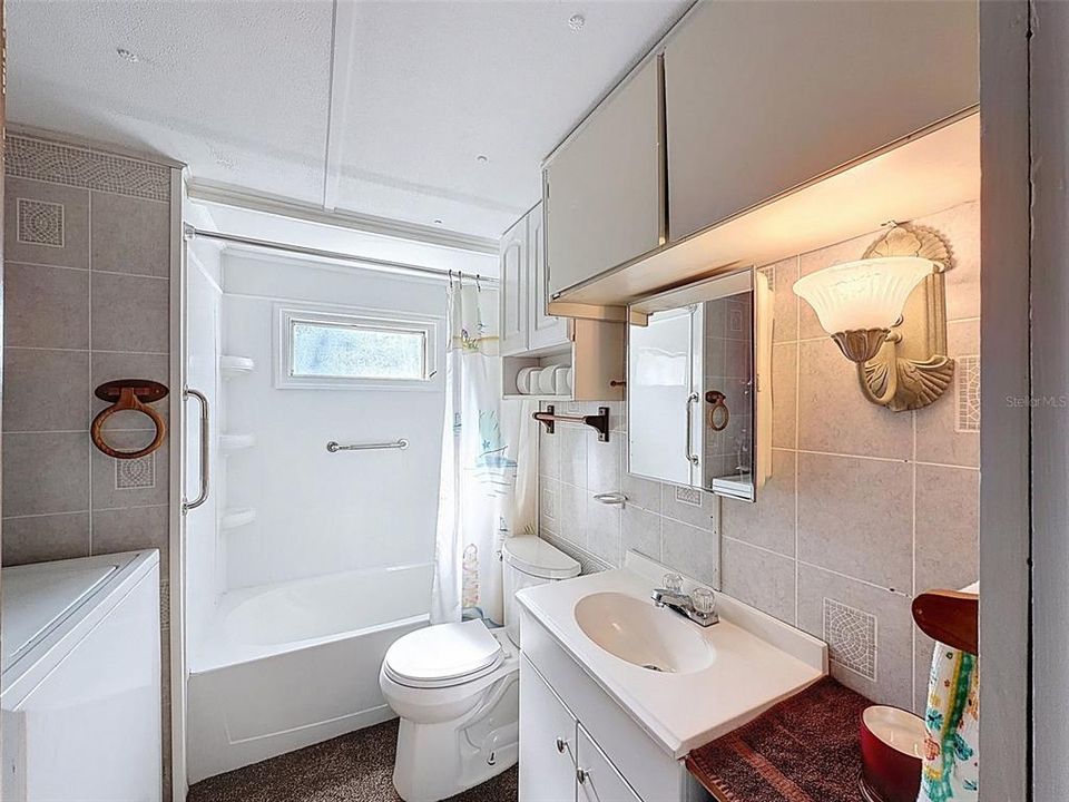 For Sale: $129,900 (2 beds, 1 baths, 960 Square Feet)