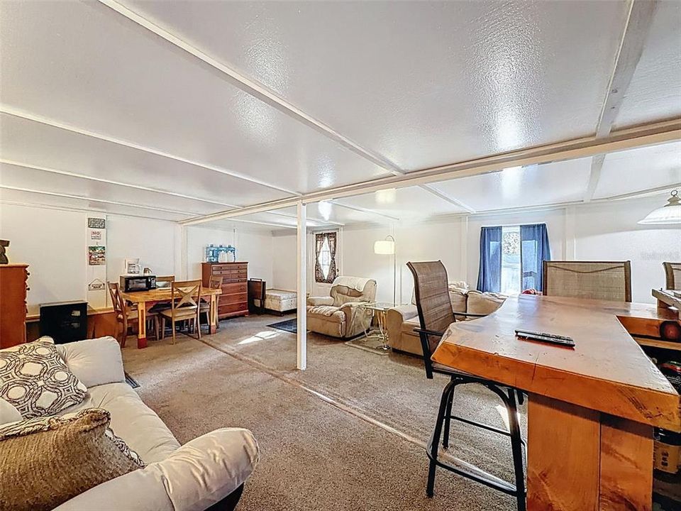 For Sale: $129,900 (2 beds, 1 baths, 960 Square Feet)