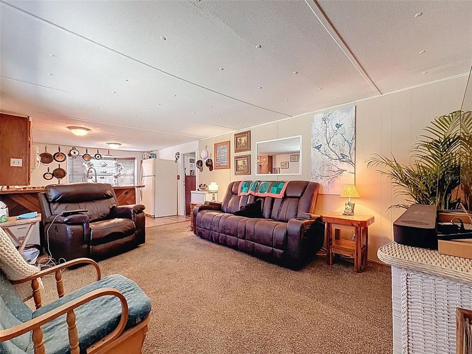 For Sale: $129,900 (2 beds, 1 baths, 960 Square Feet)