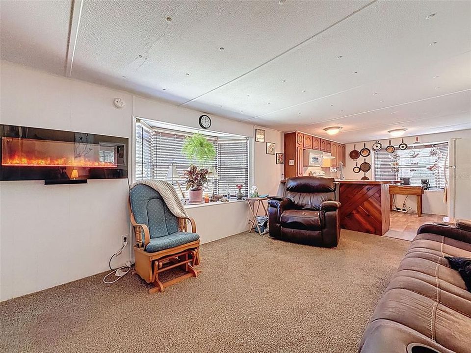 For Sale: $129,900 (2 beds, 1 baths, 960 Square Feet)