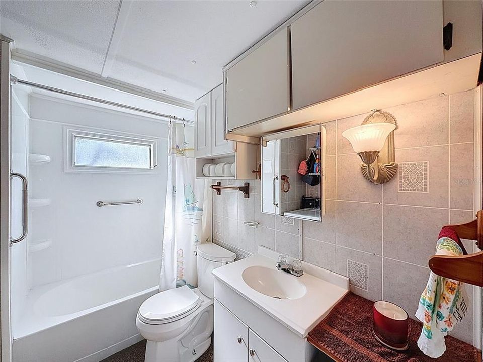 For Sale: $129,900 (2 beds, 1 baths, 960 Square Feet)