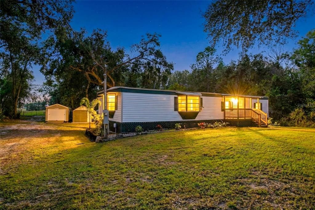 For Sale: $129,900 (2 beds, 1 baths, 960 Square Feet)