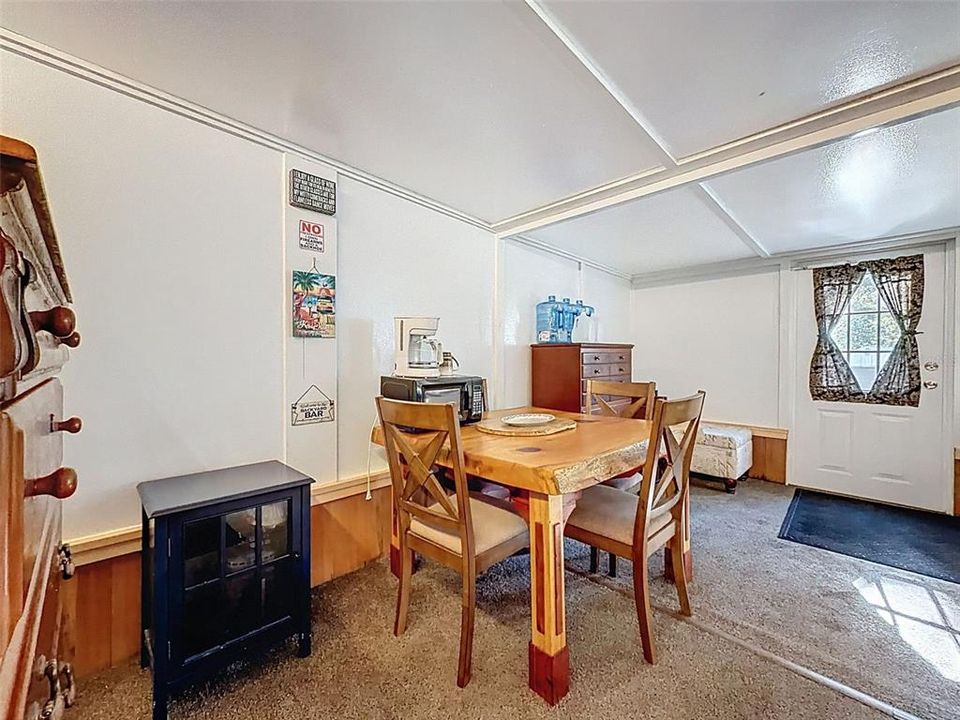 For Sale: $129,900 (2 beds, 1 baths, 960 Square Feet)