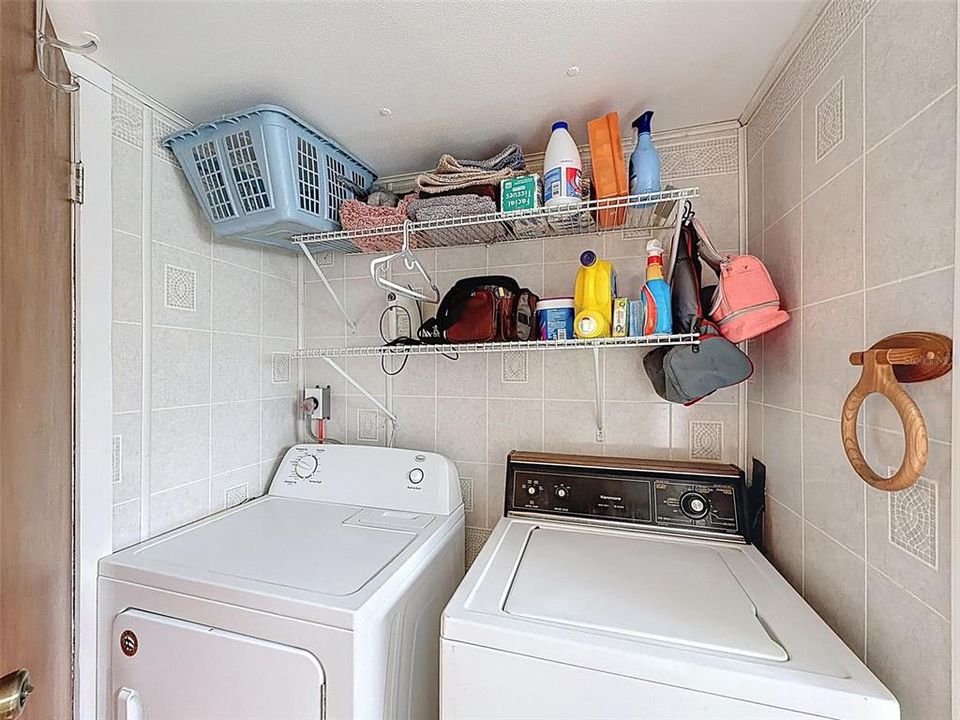 For Sale: $129,900 (2 beds, 1 baths, 960 Square Feet)