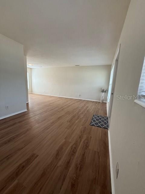 For Sale: $319,000 (2 beds, 1 baths, 875 Square Feet)