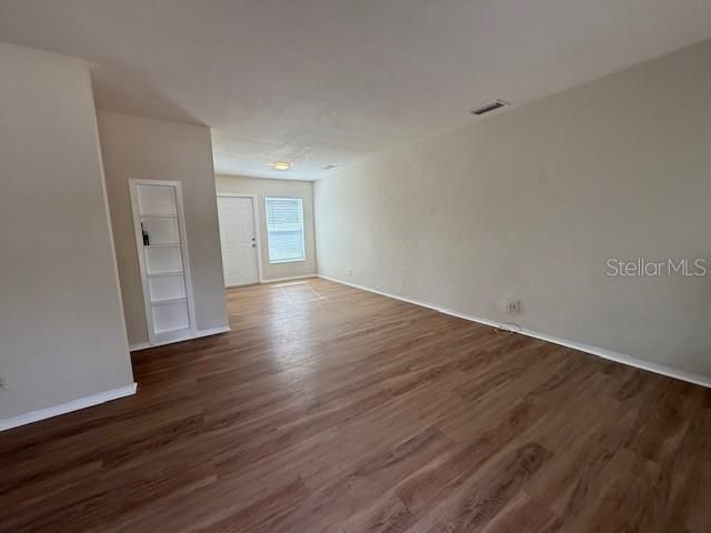 For Sale: $319,000 (2 beds, 1 baths, 875 Square Feet)