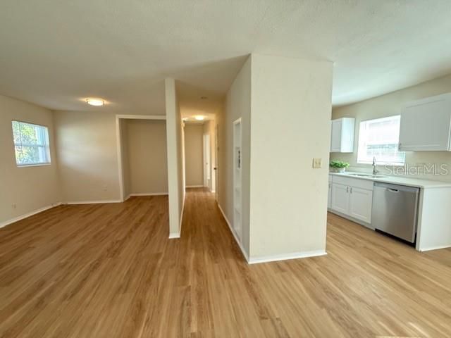 For Sale: $319,000 (2 beds, 1 baths, 875 Square Feet)