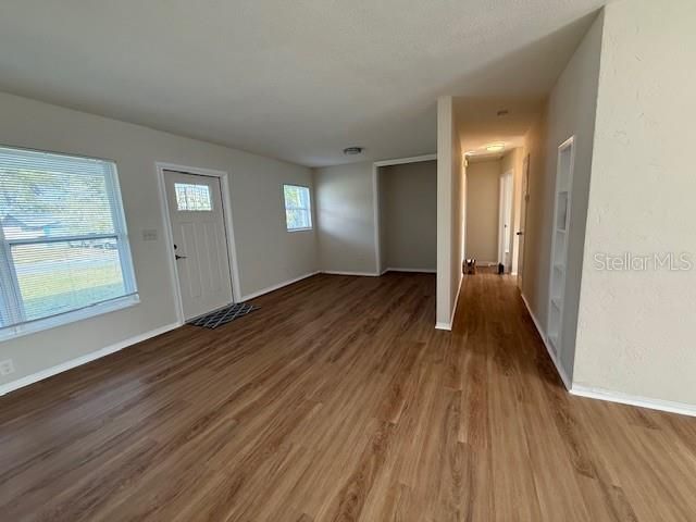 For Sale: $319,000 (2 beds, 1 baths, 875 Square Feet)