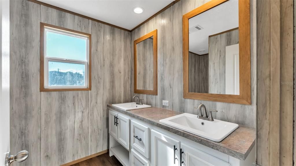 待售: $225,000 (3 贝兹, 2 浴室, 1309 平方英尺)