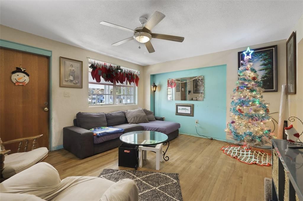 待售: $349,900 (5 贝兹, 2 浴室, 2356 平方英尺)