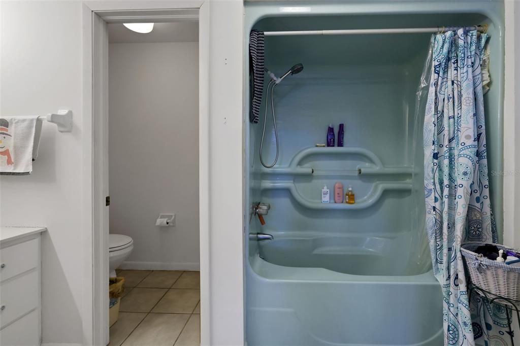 待售: $349,900 (5 贝兹, 2 浴室, 2356 平方英尺)