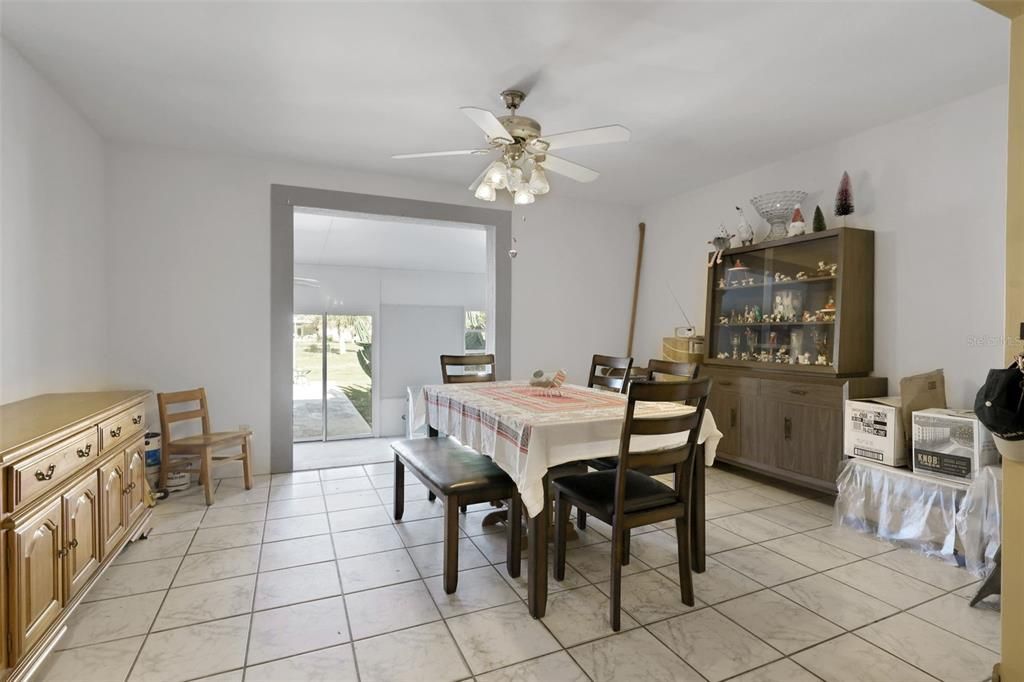 待售: $349,900 (5 贝兹, 2 浴室, 2356 平方英尺)