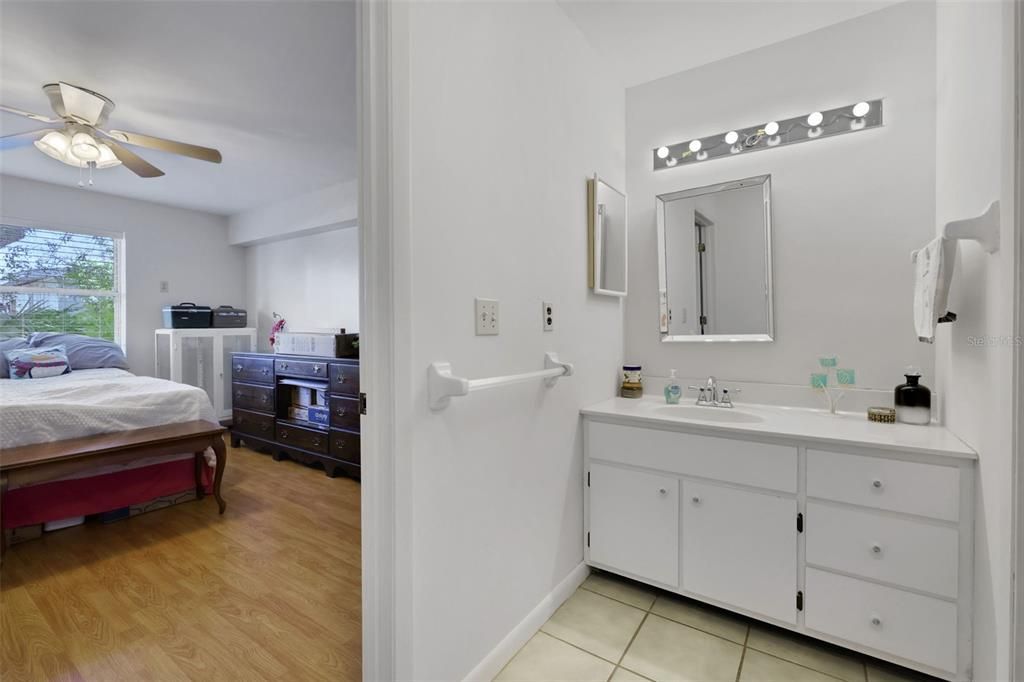 待售: $349,900 (5 贝兹, 2 浴室, 2356 平方英尺)