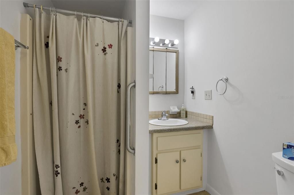 待售: $349,900 (5 贝兹, 2 浴室, 2356 平方英尺)