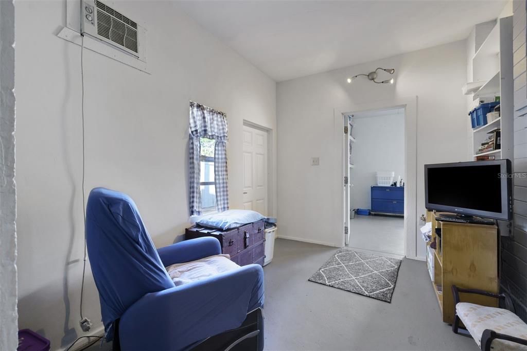 待售: $349,900 (5 贝兹, 2 浴室, 2356 平方英尺)