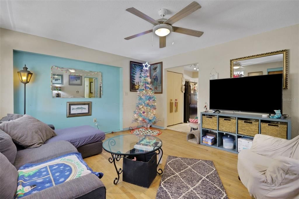 待售: $349,900 (5 贝兹, 2 浴室, 2356 平方英尺)