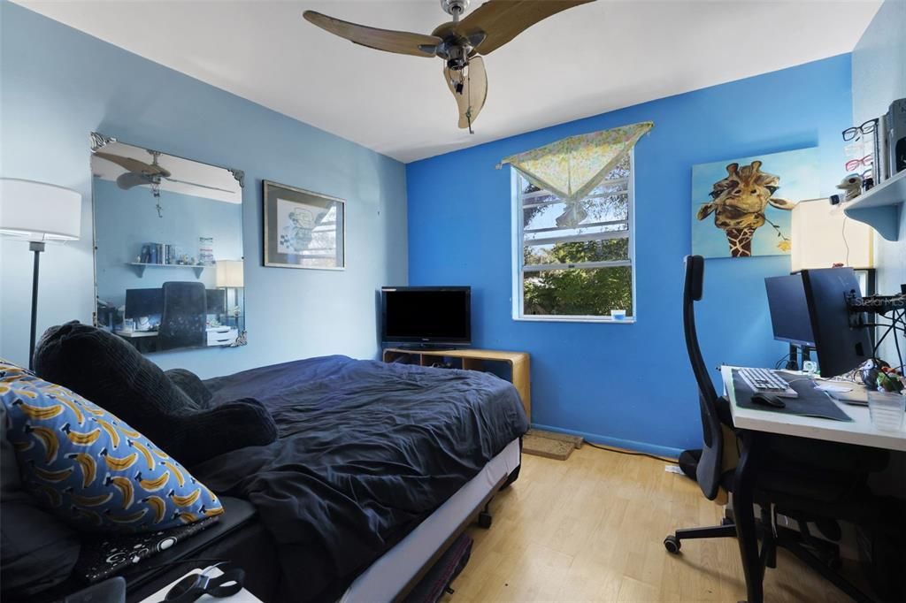 待售: $349,900 (5 贝兹, 2 浴室, 2356 平方英尺)