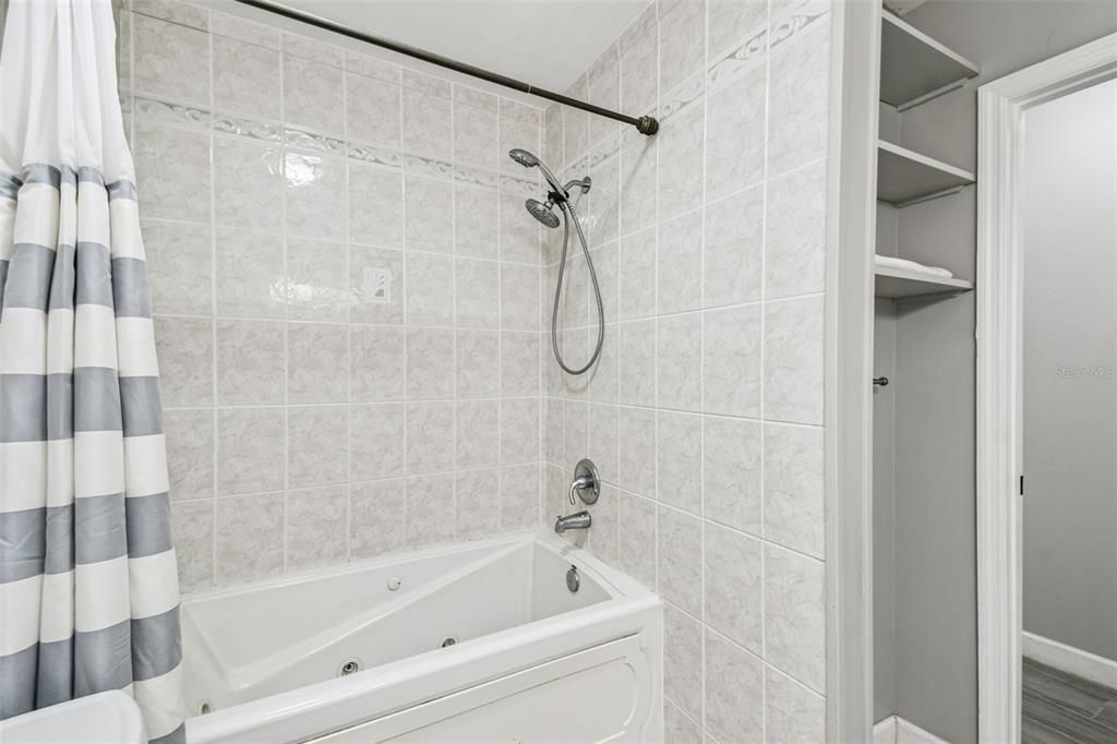 На продажу: $435,000 (3 спален, 2 ванн, 1687 Квадратных фут)