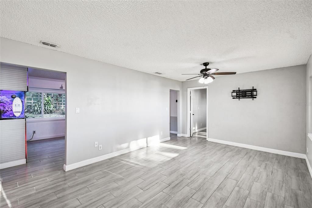 На продажу: $435,000 (3 спален, 2 ванн, 1687 Квадратных фут)