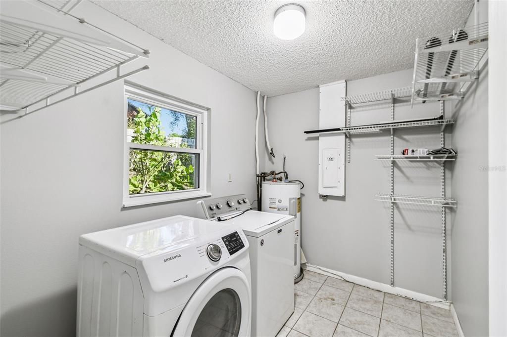 На продажу: $435,000 (3 спален, 2 ванн, 1687 Квадратных фут)