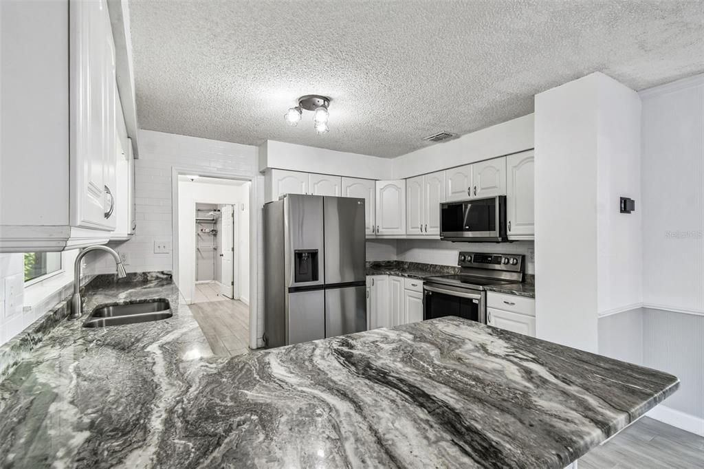 На продажу: $435,000 (3 спален, 2 ванн, 1687 Квадратных фут)