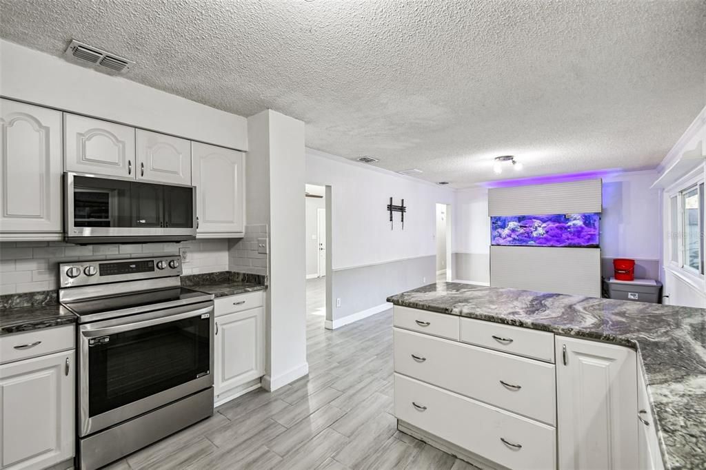 На продажу: $435,000 (3 спален, 2 ванн, 1687 Квадратных фут)