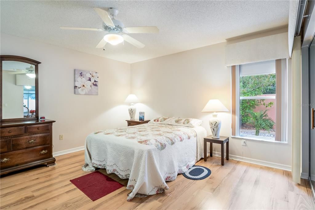 待售: $319,000 (2 贝兹, 2 浴室, 1128 平方英尺)