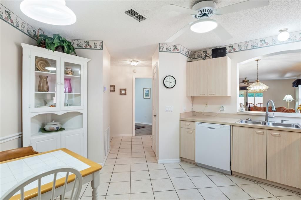 待售: $319,000 (2 贝兹, 2 浴室, 1128 平方英尺)