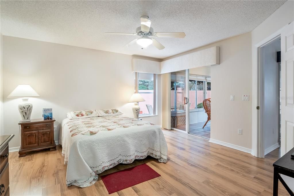 待售: $319,000 (2 贝兹, 2 浴室, 1128 平方英尺)